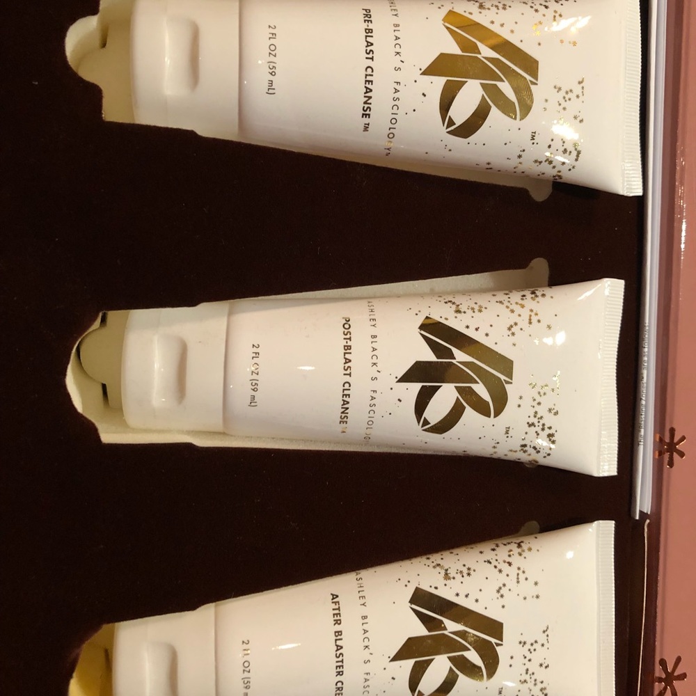 Lot of Fasciablaster oils and cleansers